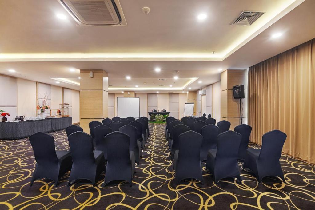 Quest Hotel Darmo - Surabaya By Aston Exteriör bild