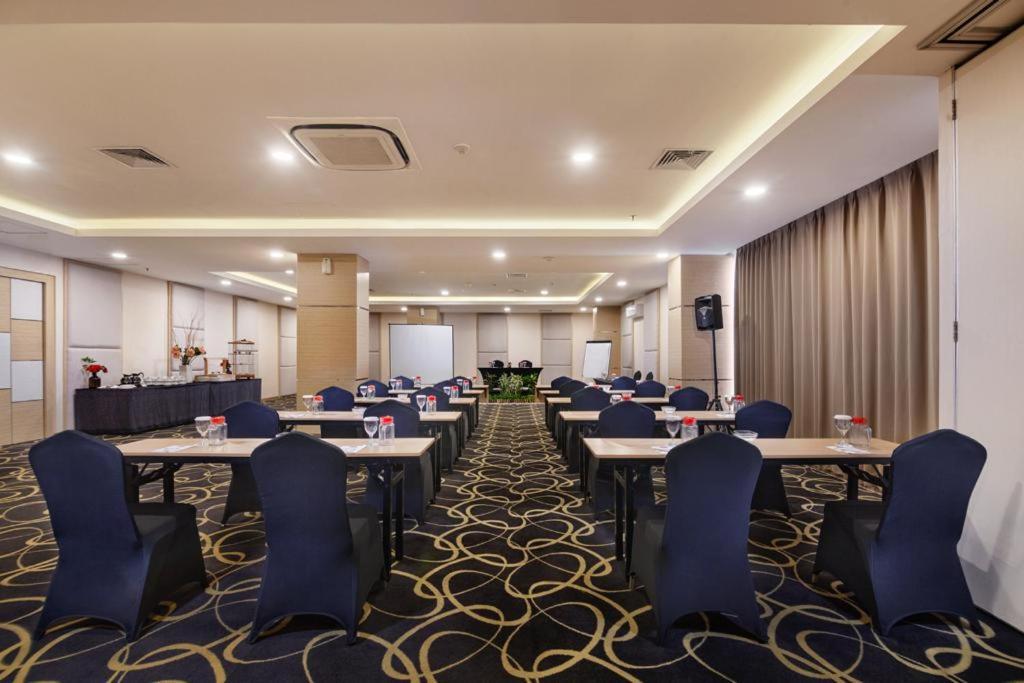 Quest Hotel Darmo - Surabaya By Aston Exteriör bild