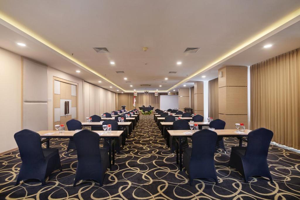 Quest Hotel Darmo - Surabaya By Aston Exteriör bild