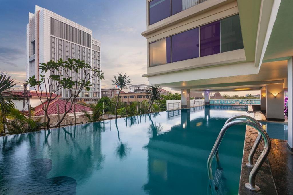 Quest Hotel Darmo - Surabaya By Aston Exteriör bild