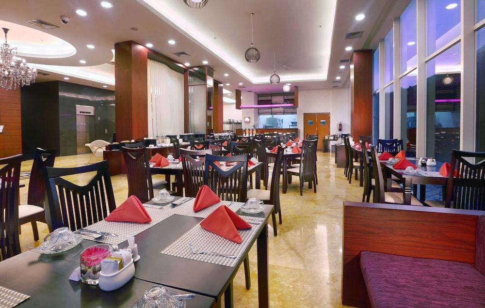Quest Hotel Darmo - Surabaya By Aston Exteriör bild