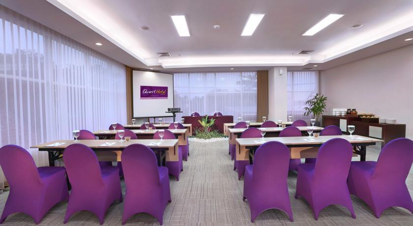 Quest Hotel Darmo - Surabaya By Aston Exteriör bild