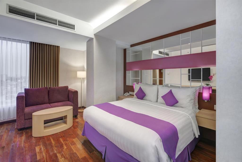 Quest Hotel Darmo - Surabaya By Aston Exteriör bild