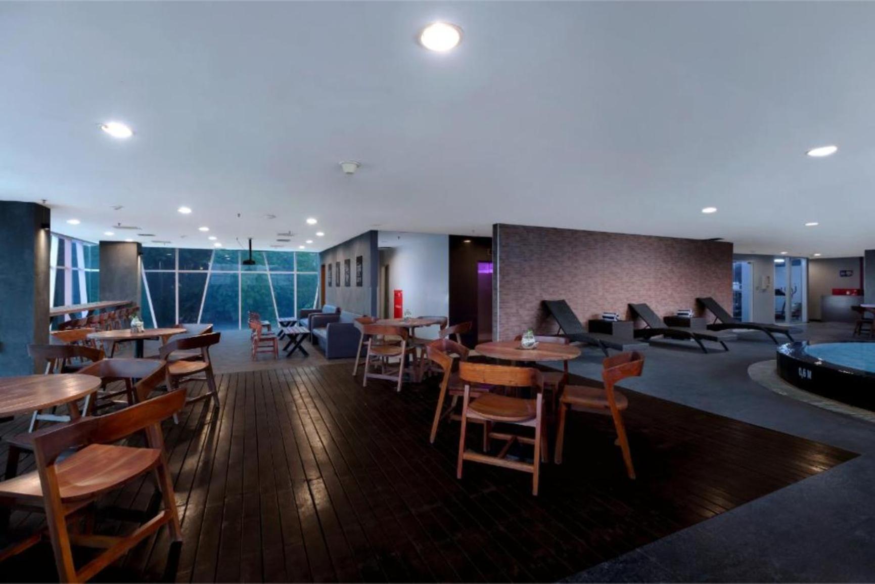 Quest Hotel Darmo - Surabaya By Aston Exteriör bild